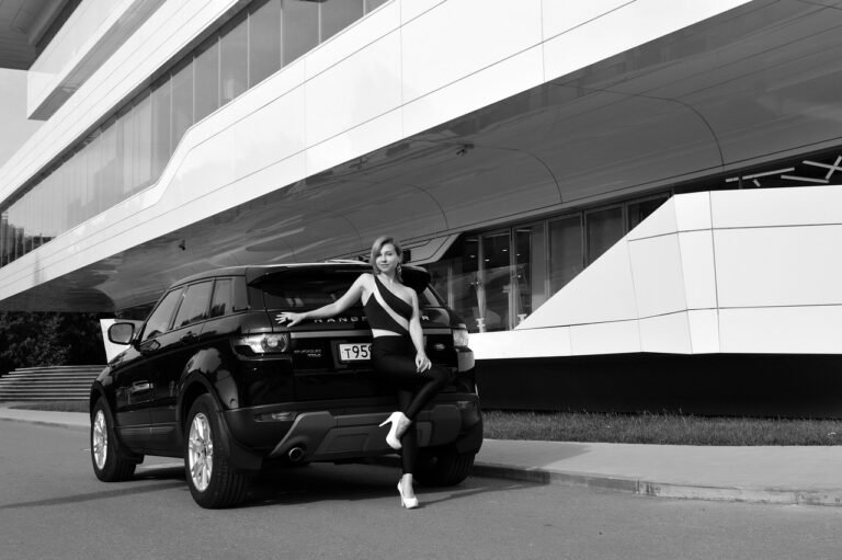 파리시민, “SUV 주차 요금 세 배 내야” 주민투표 통과!